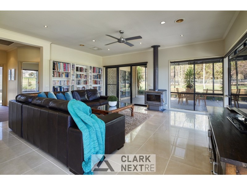 14 Hague Court, Drouin VIC 3818