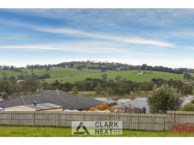 56 Outlook Drive, Drouin VIC 3818