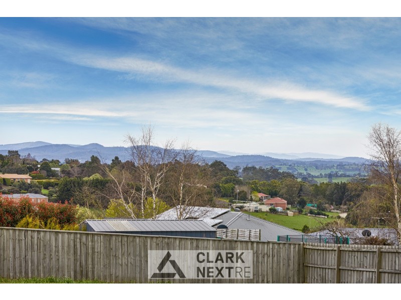 56 Outlook Drive, Drouin VIC 3818