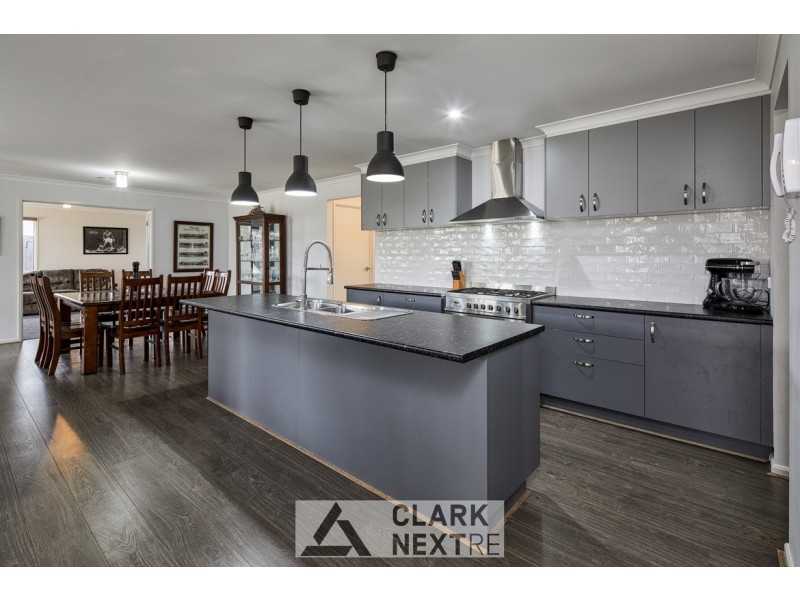 52 Pepper Crescent, Drouin VIC 3818