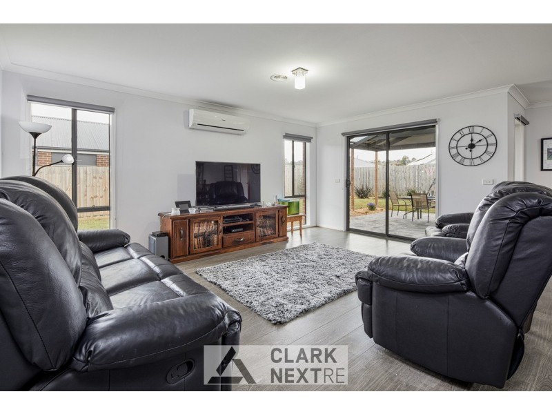 52 Pepper Crescent, Drouin VIC 3818