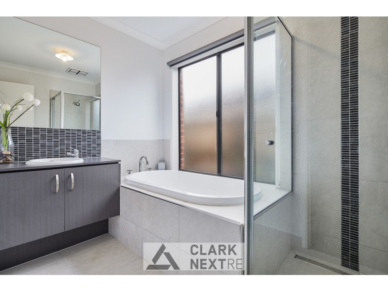 52 Pepper Crescent, Drouin VIC 3818