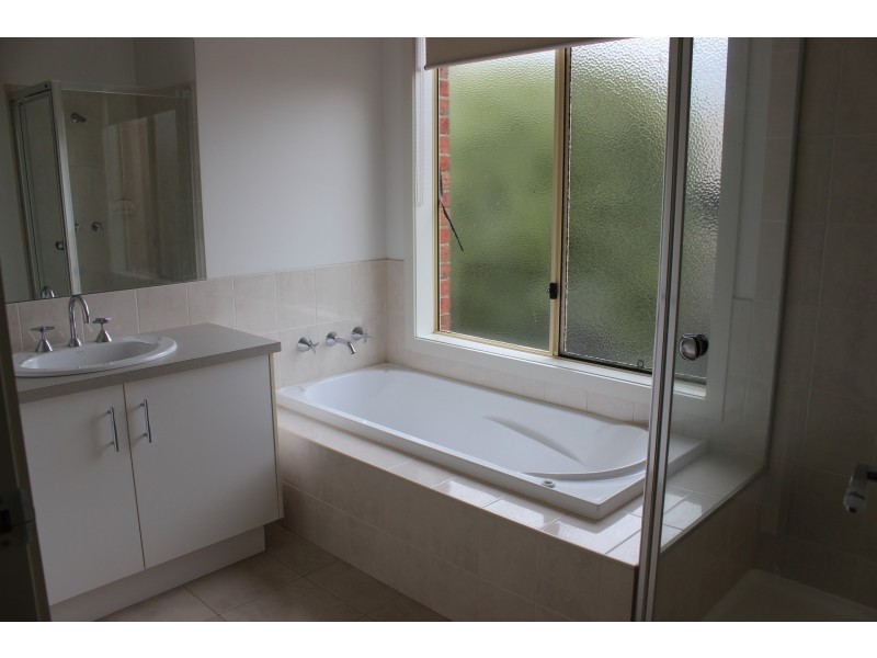 5 Eucalypt Court, Drouin VIC 3818