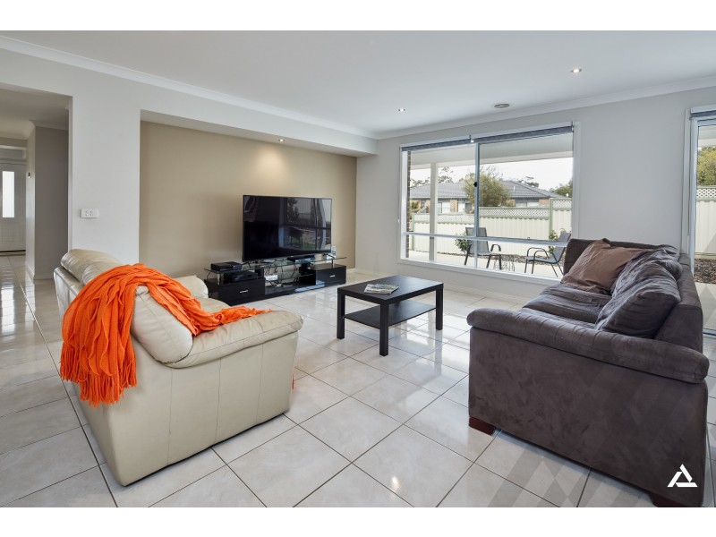 9 Harmon Drive, Drouin VIC 3818