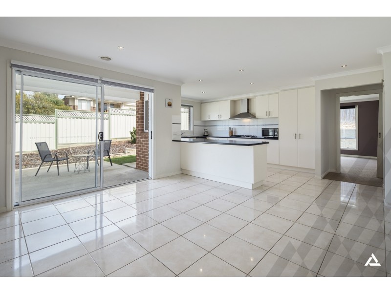 9 Harmon Drive, Drouin VIC 3818