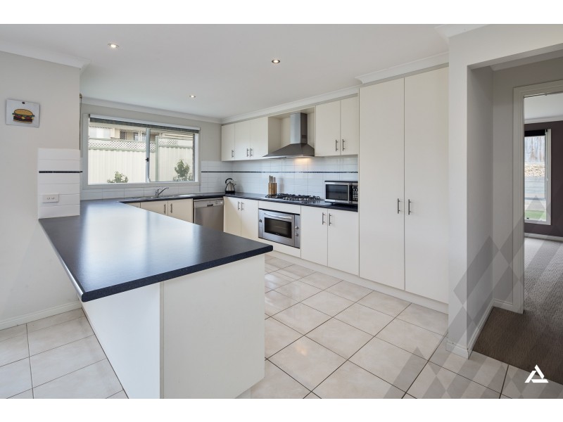 9 Harmon Drive, Drouin VIC 3818