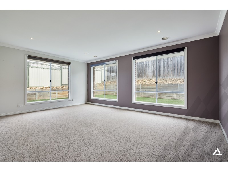 9 Harmon Drive, Drouin VIC 3818