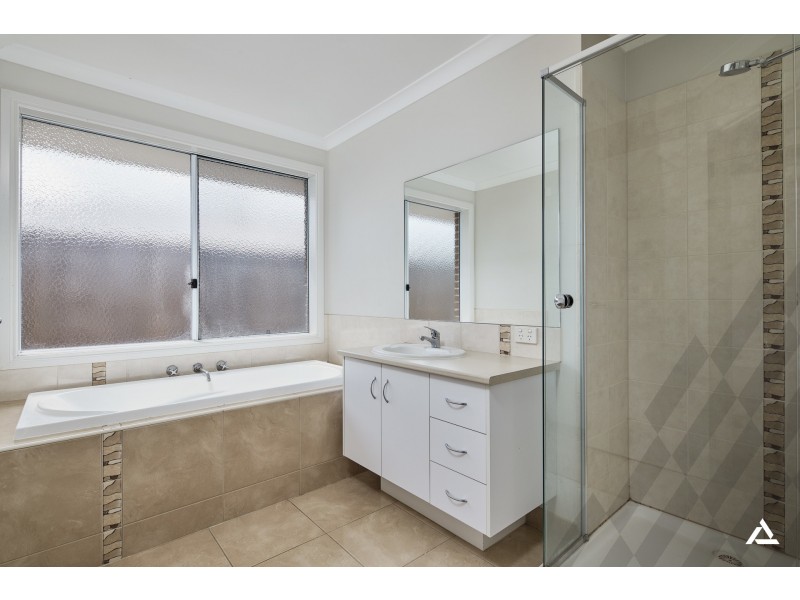 9 Harmon Drive, Drouin VIC 3818