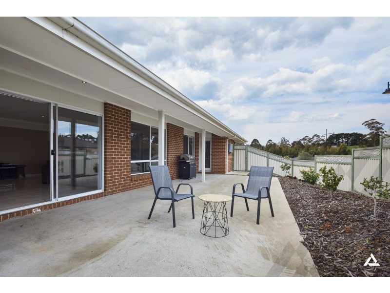 9 Harmon Drive, Drouin VIC 3818