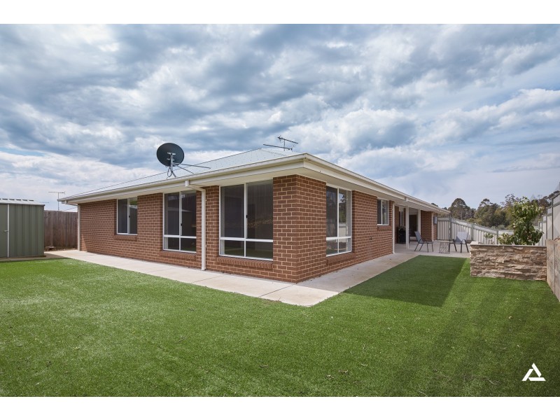 9 Harmon Drive, Drouin VIC 3818