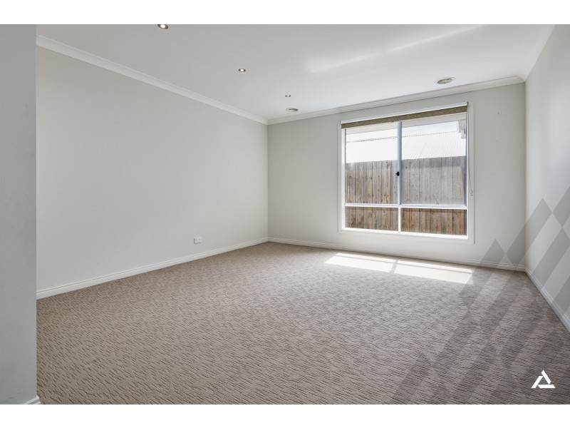 9 Harmon Drive, Drouin VIC 3818