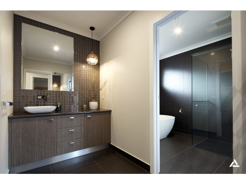 20 Chesterfield Avenue, Warragul VIC 3820
