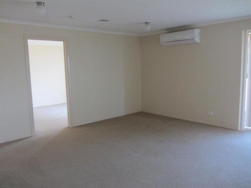 4 Summerhill Boulevard, Drouin VIC 3818