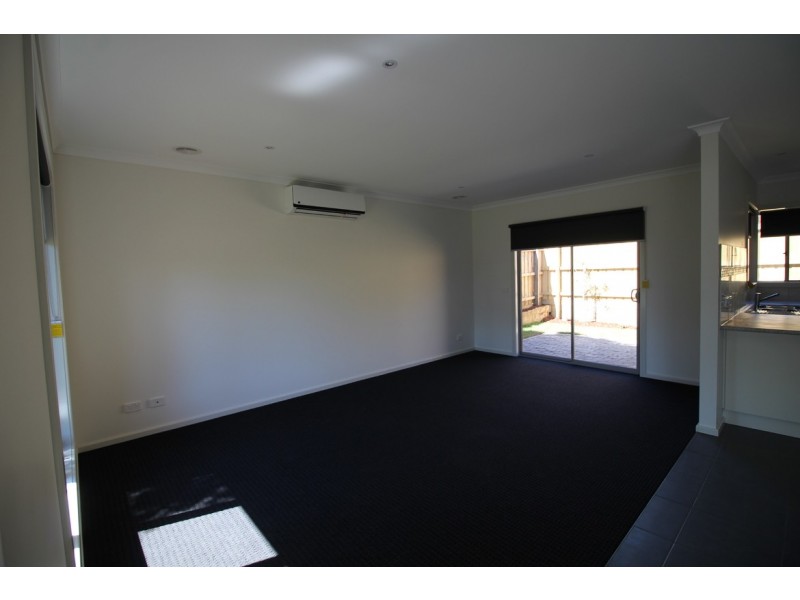 1/4 Hearn Street, Drouin VIC 3818