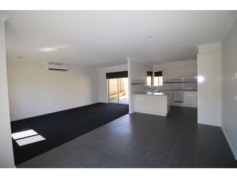 1/4 Hearn Street, Drouin VIC 3818