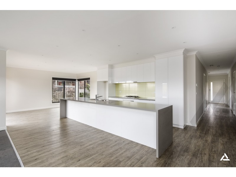 42 Grange Crescent, Warragul VIC 3820