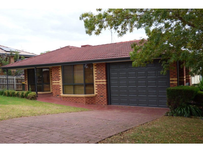 37 Darnum Street, Drouin VIC 3818