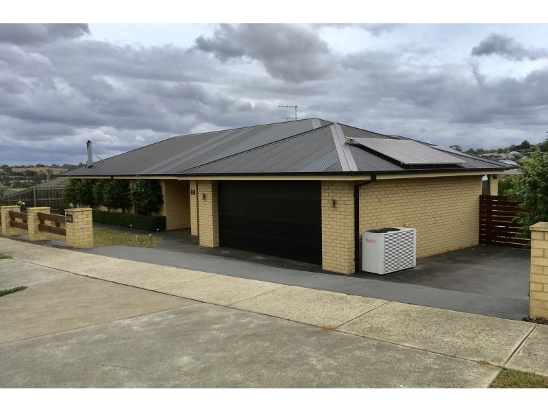 24 Bladen Street, Warragul VIC 3820