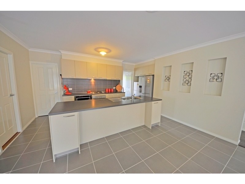 2 Oberon Place, Drouin VIC 3818