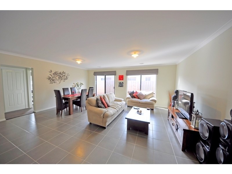 2 Oberon Place, Drouin VIC 3818