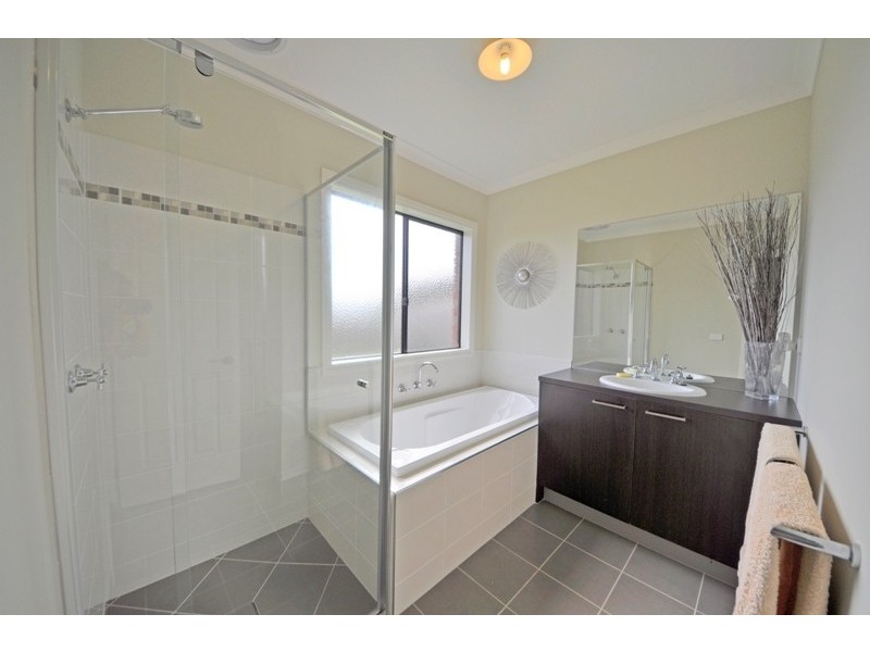 2 Oberon Place, Drouin VIC 3818