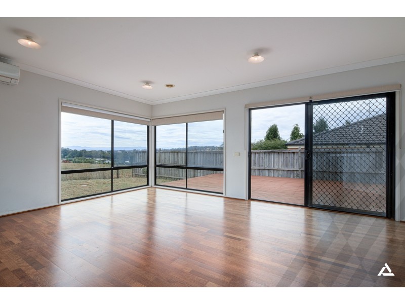 17 Lyndhurst Square, Drouin VIC 3818