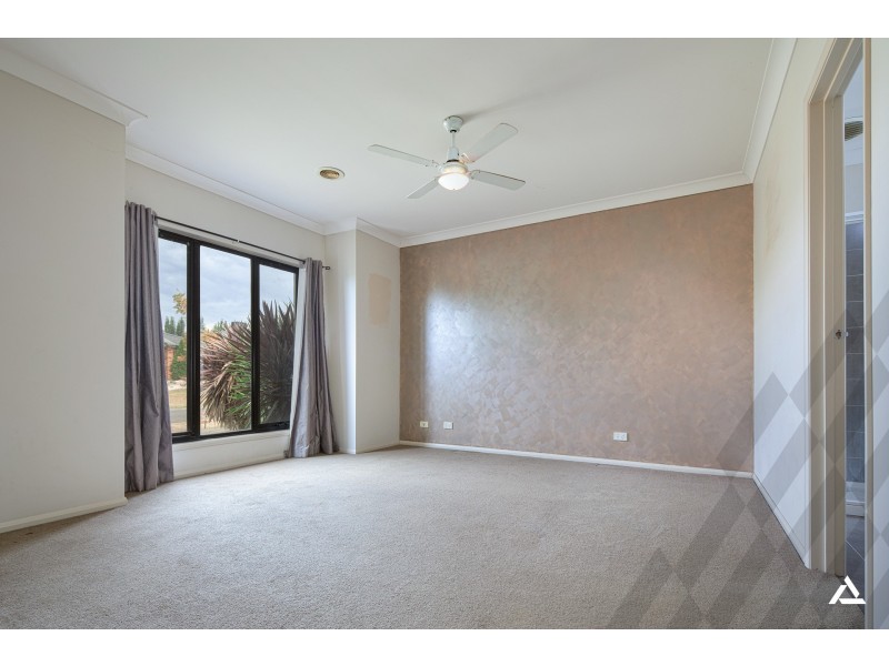 17 Lyndhurst Square, Drouin VIC 3818
