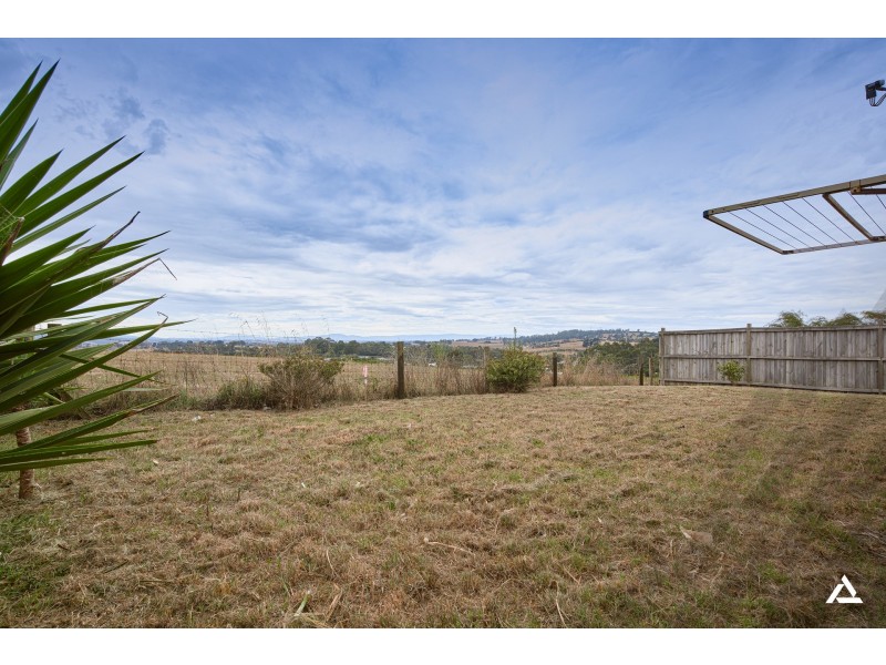 17 Lyndhurst Square, Drouin VIC 3818