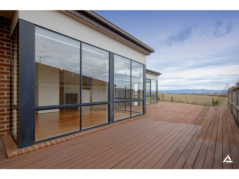 17 Lyndhurst Square, Drouin VIC 3818
