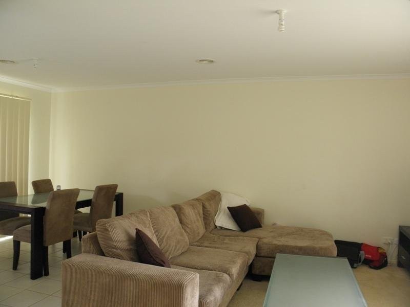 2/2 Cameron Court, Drouin VIC 3818