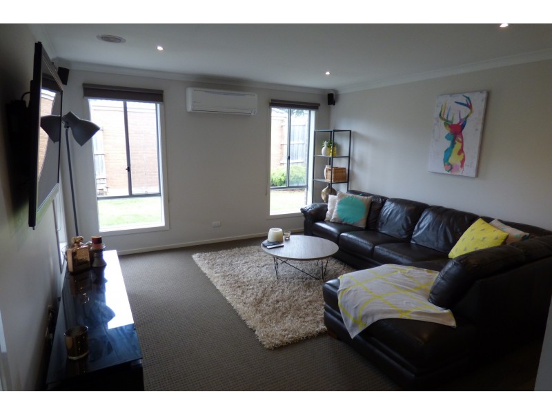 14 Harmon Drive, Drouin VIC 3818