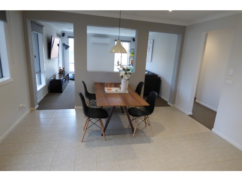 14 Harmon Drive, Drouin VIC 3818