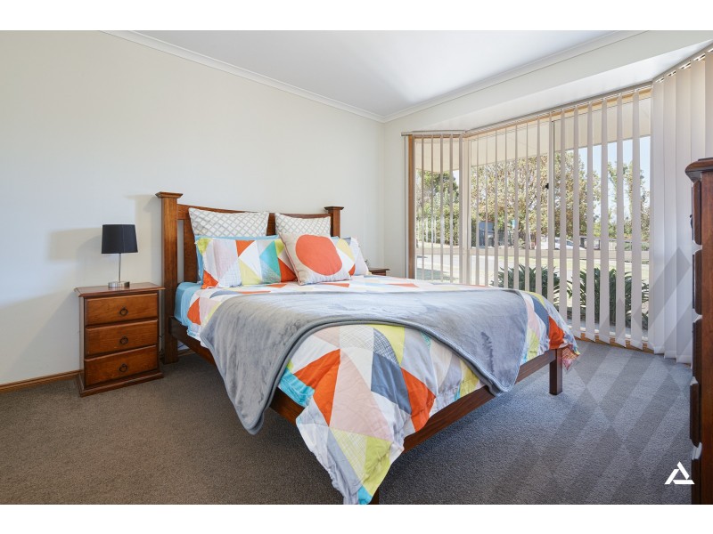 24 Adam Court, Drouin VIC 3818