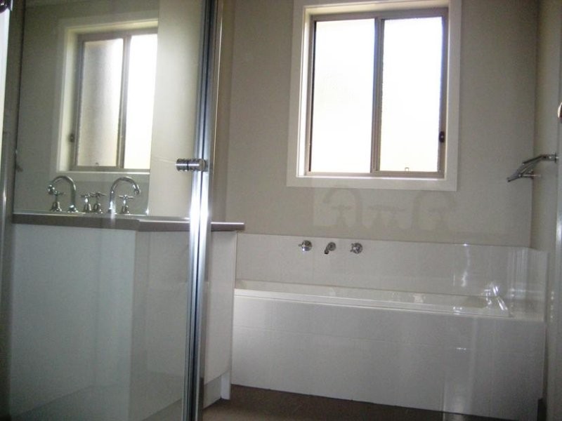 2/15 Normanby Street, Warragul VIC 3820