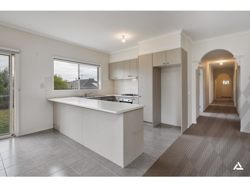 4 Todman Street, Drouin VIC 3818