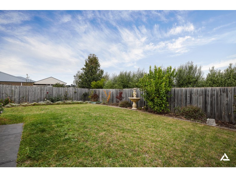 4 Todman Street, Drouin VIC 3818