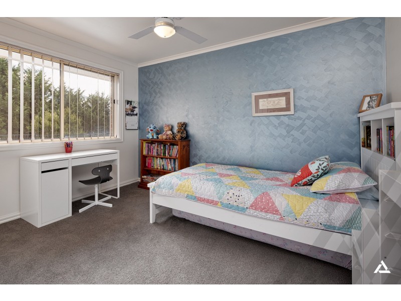 2 Lindenell Drive, Drouin VIC 3818