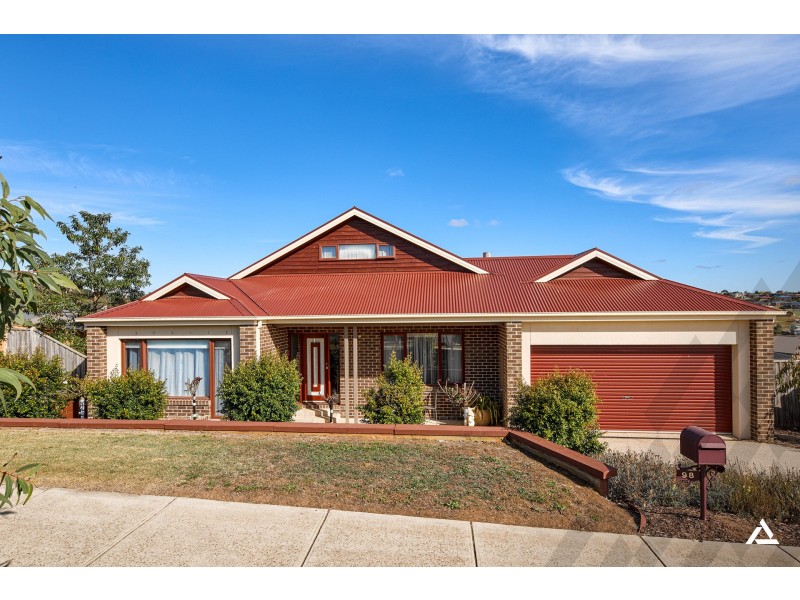 98 Jackson Drive, Drouin VIC 3818