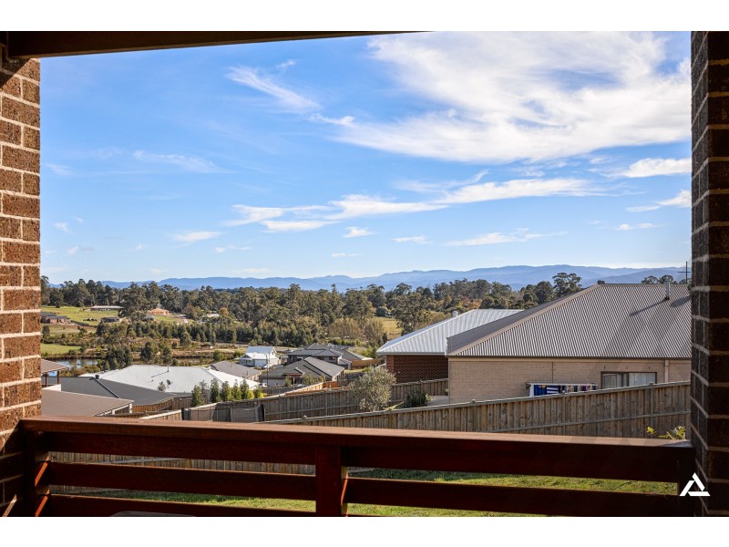 98 Jackson Drive, Drouin VIC 3818