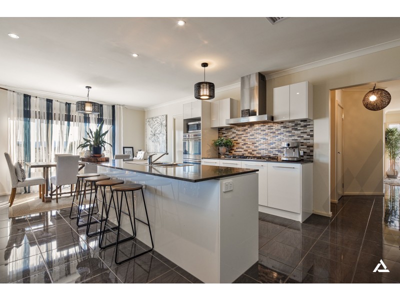 98 Jackson Drive, Drouin VIC 3818