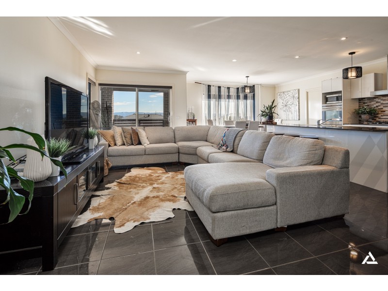 98 Jackson Drive, Drouin VIC 3818