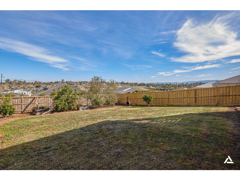 98 Jackson Drive, Drouin VIC 3818