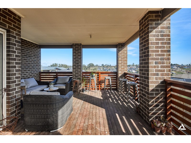 98 Jackson Drive, Drouin VIC 3818