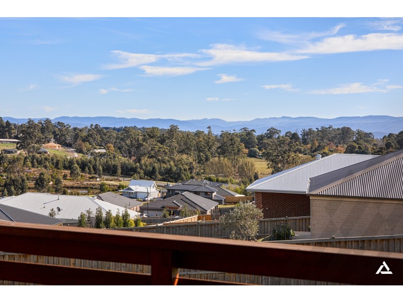 98 Jackson Drive, Drouin VIC 3818