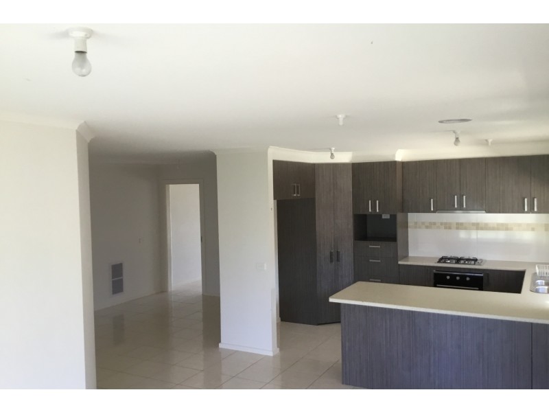 30 Shakespeare Court, Drouin VIC 3818