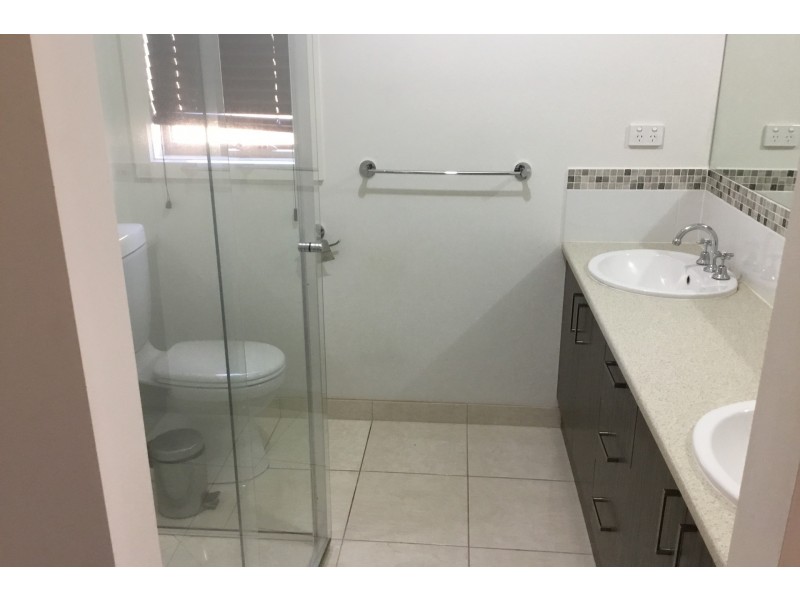 30 Shakespeare Court, Drouin VIC 3818