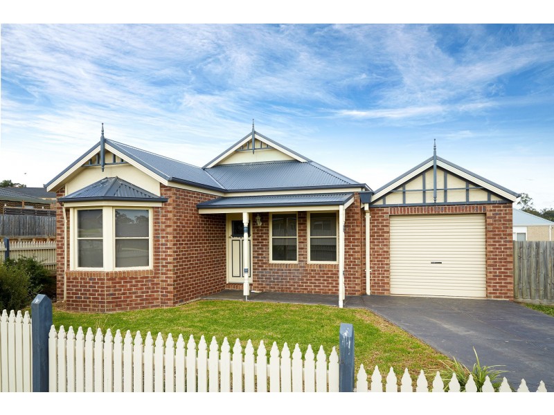 77 Cook Street, Drouin VIC 3818