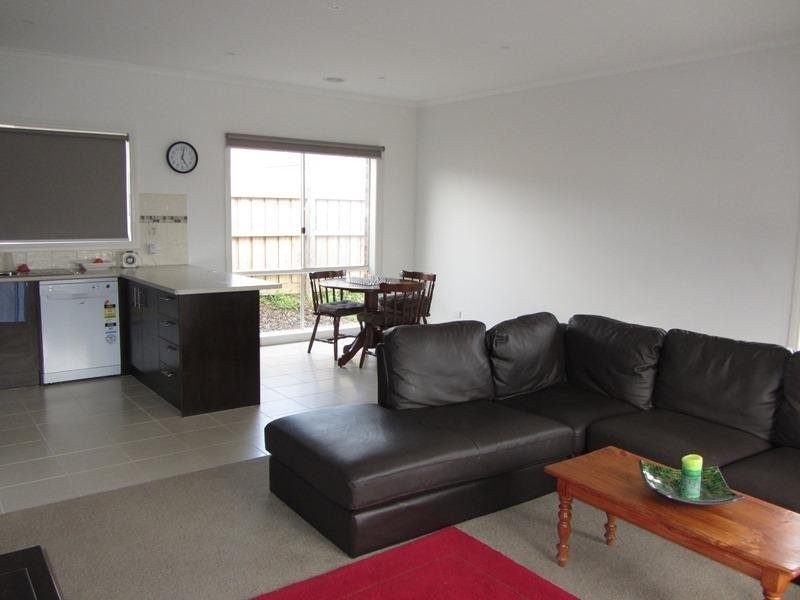 77 Cook Street, Drouin VIC 3818