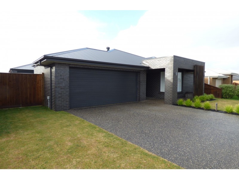 10 Ashdown Drive, Warragul VIC 3820