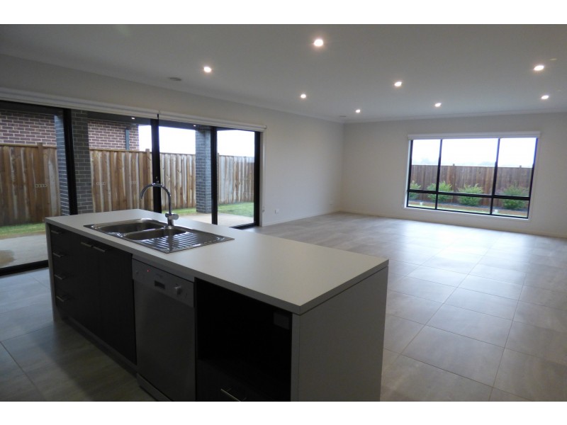 10 Ashdown Drive, Warragul VIC 3820